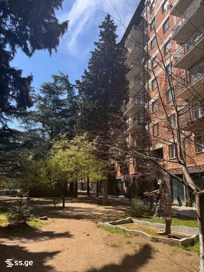 Apartment, 3-room, 60 m², Jikia House
