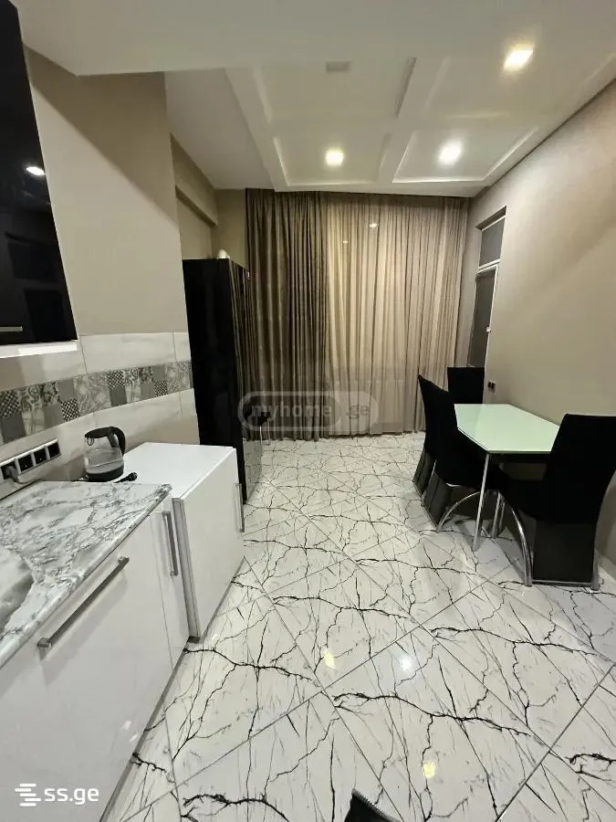 Apartment, 5-room, 180 m²