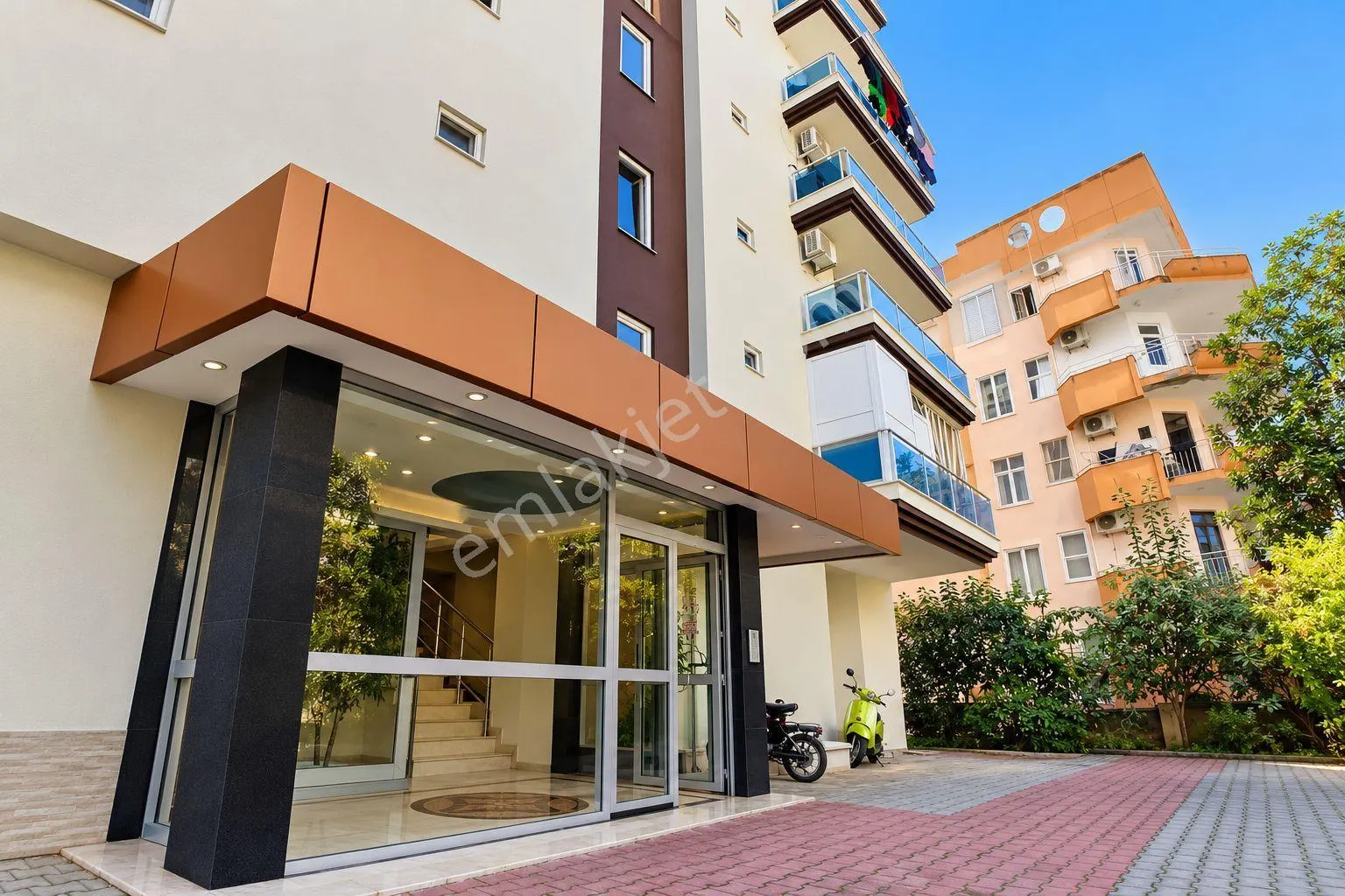 Apartment, 7-room, 300 m²