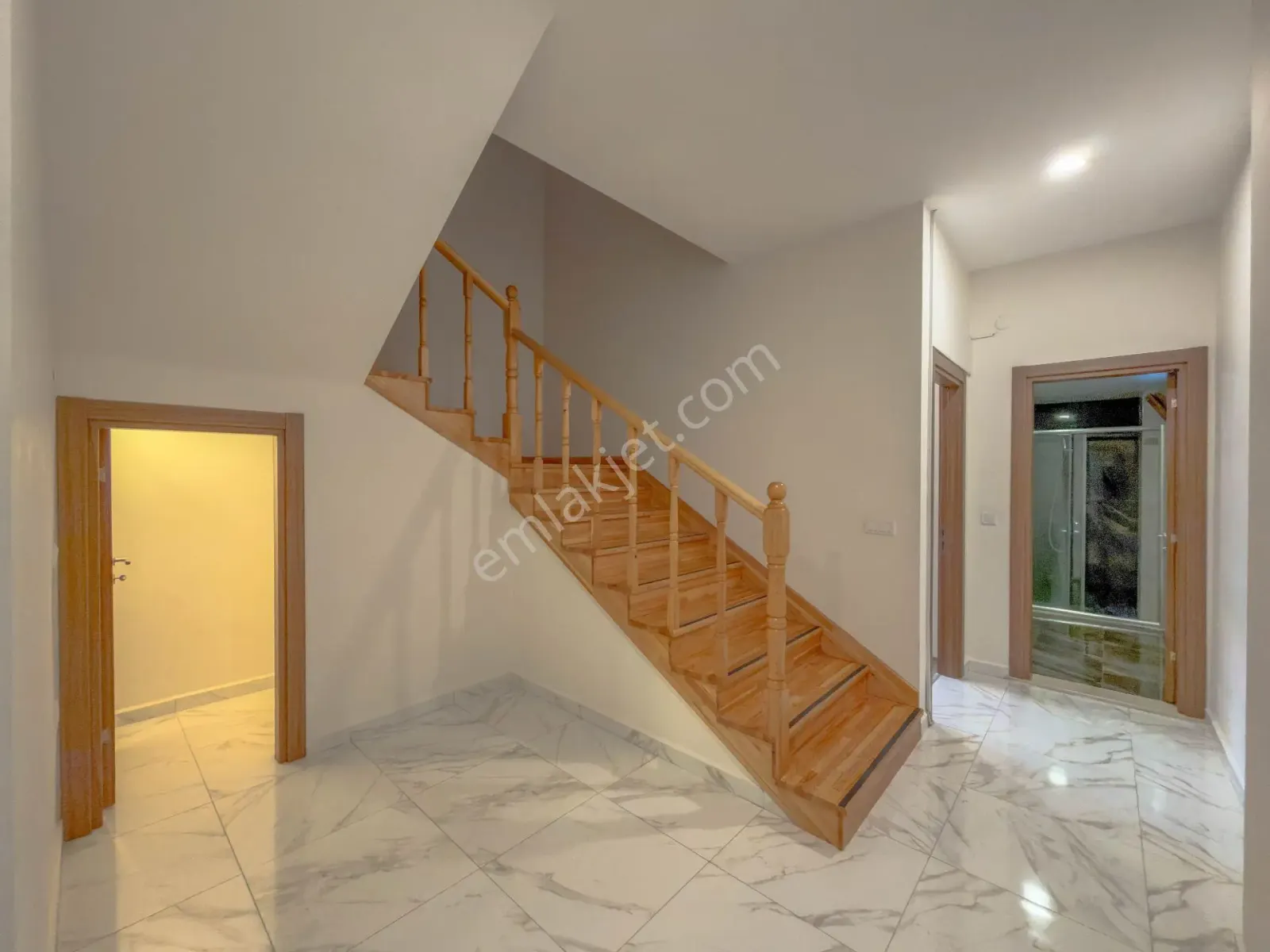 Apartment, 5-room, 182 m²
