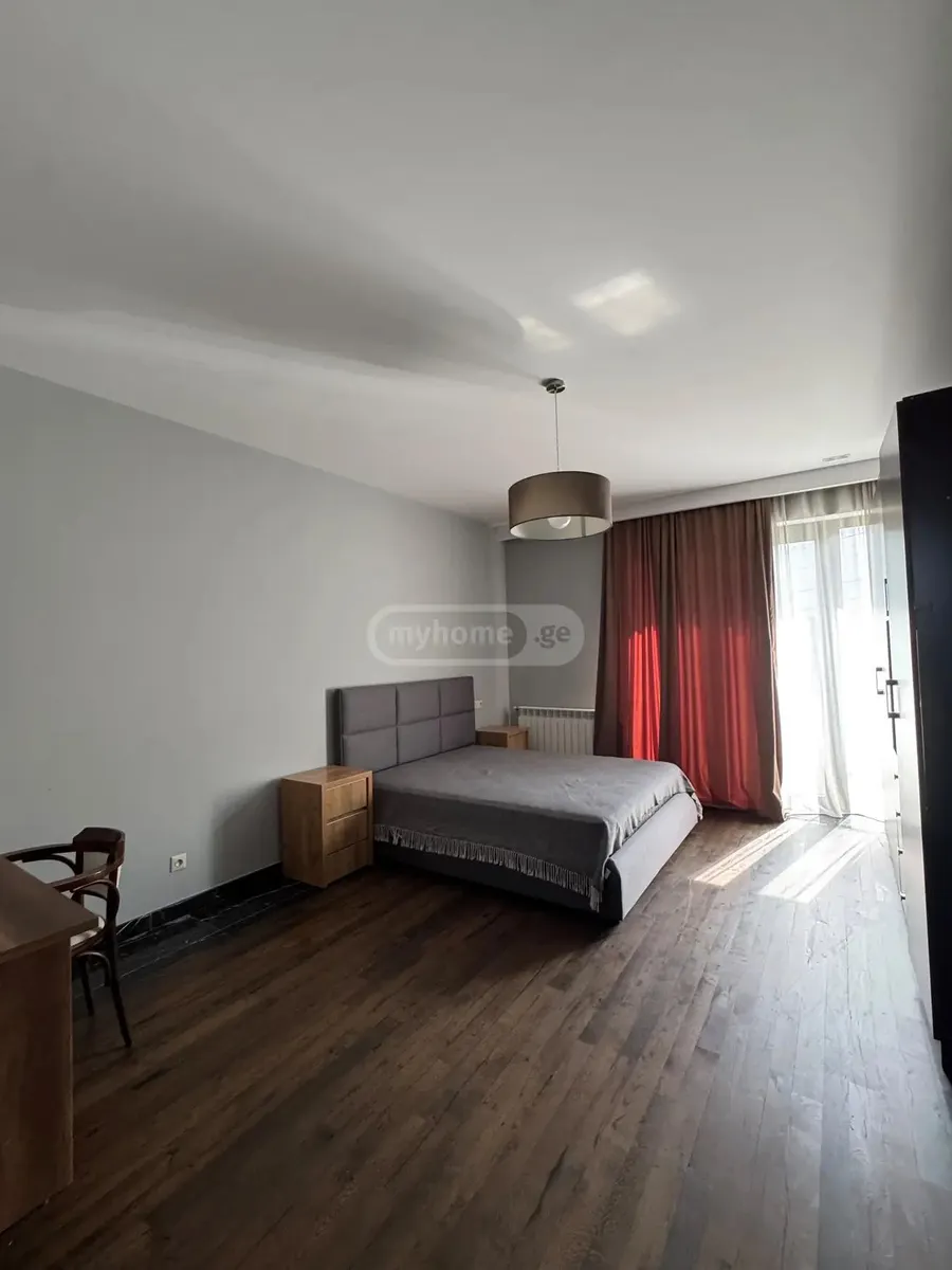 House, 5-room, 588 m²
