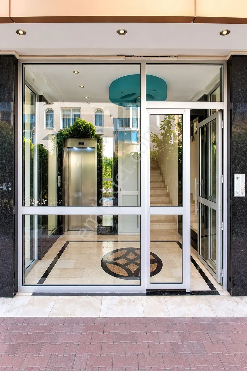 Apartment, 7-room, 300 m²