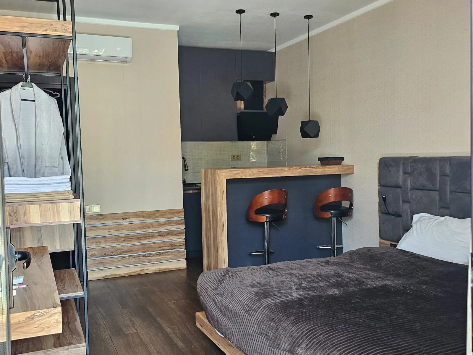 Дом, 5-комн., 250 м²