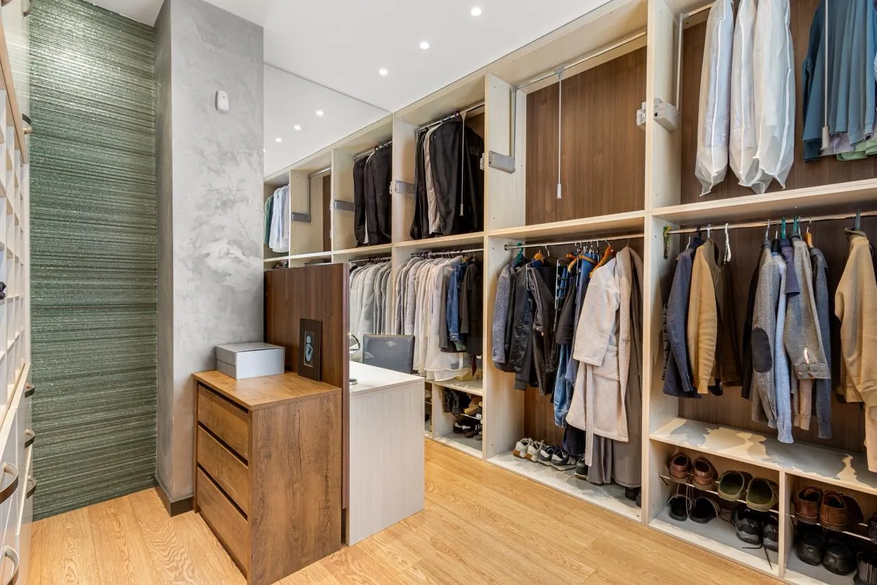 Квартира, 5-комн., 246 м²