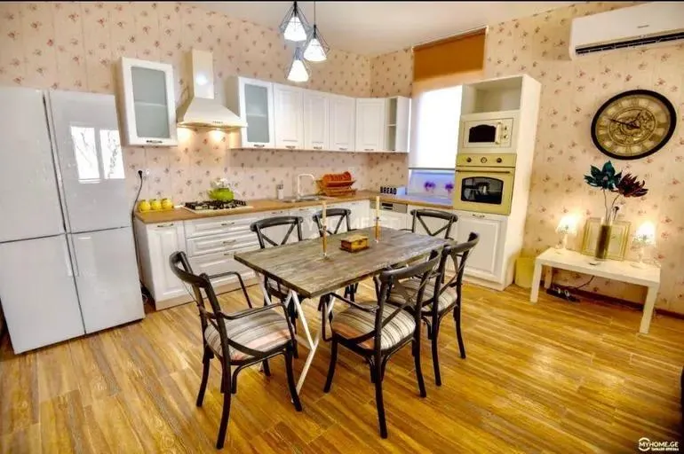 Дом, 5-комн., 260 м²