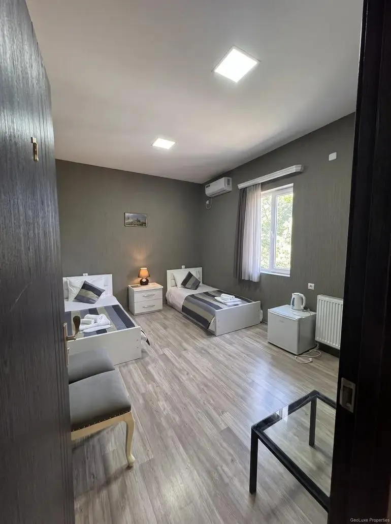 Дом, 5-комн., 250 м²