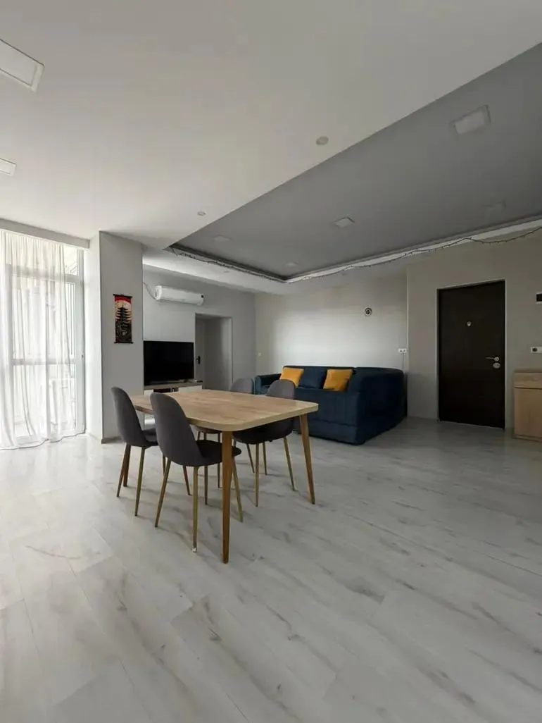 Apartment, 3-room, 90 m², Marshal Gelovani Ave, 52