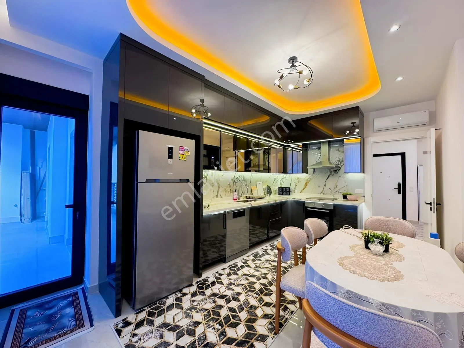 Apartment, 4-room, 220 m²