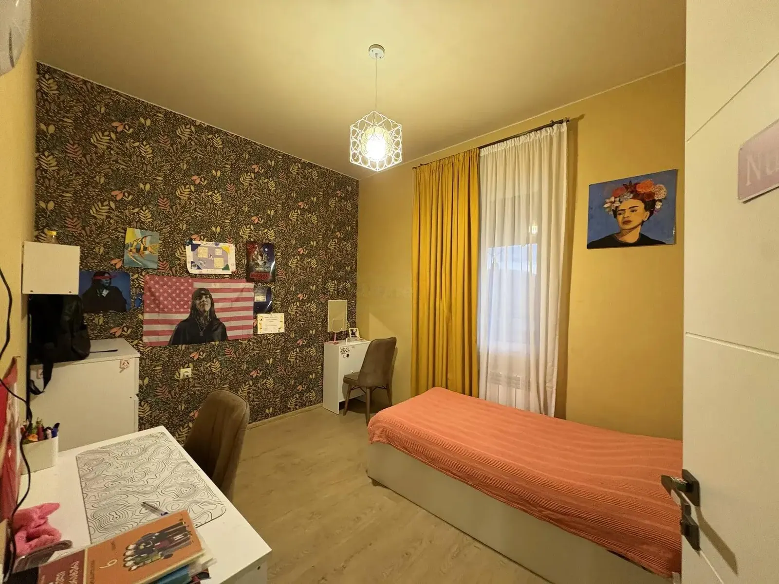 Дом, 5-комн., 280 м²
