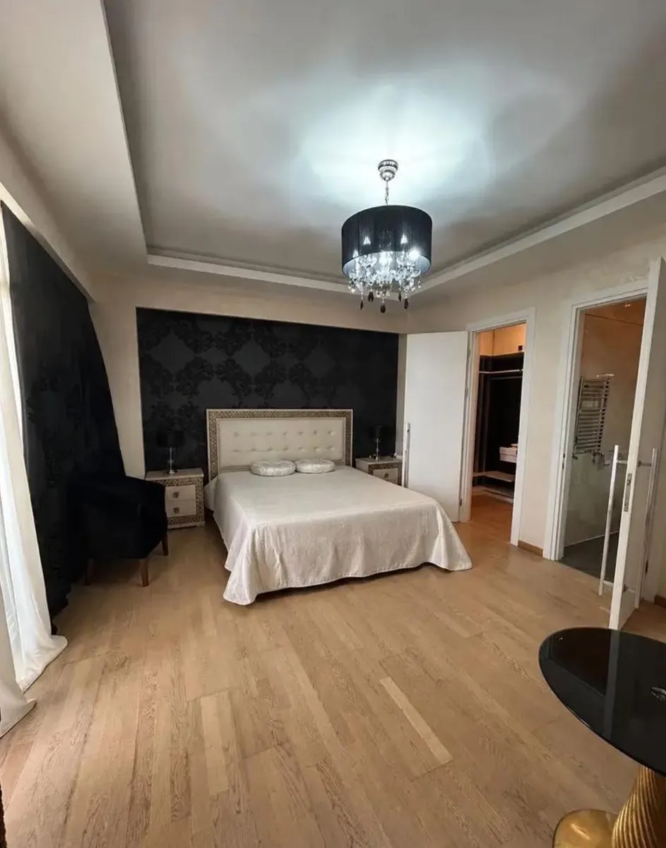 Квартира, 3-комн., 124 м²