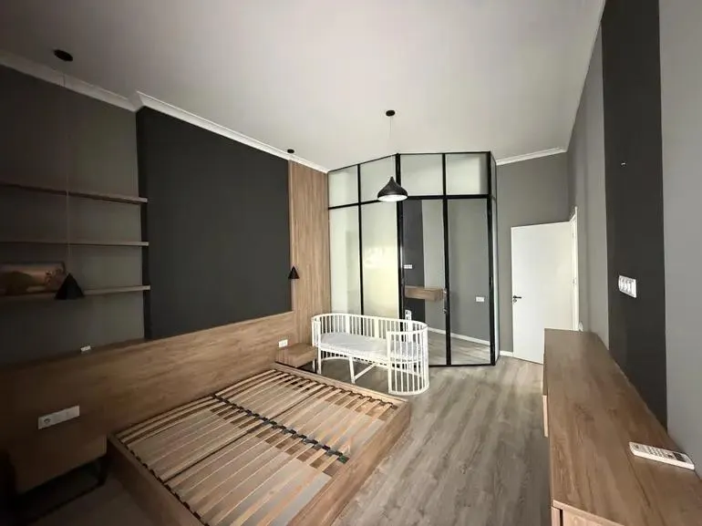 ბინა, 4-ოთახიანი, 152 მ², Petre Iberi St, 24, 24b, 24c