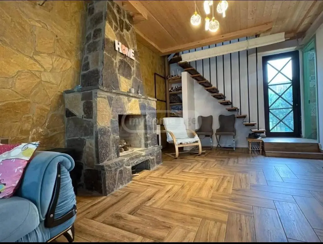 House, 4-room, 180 m²