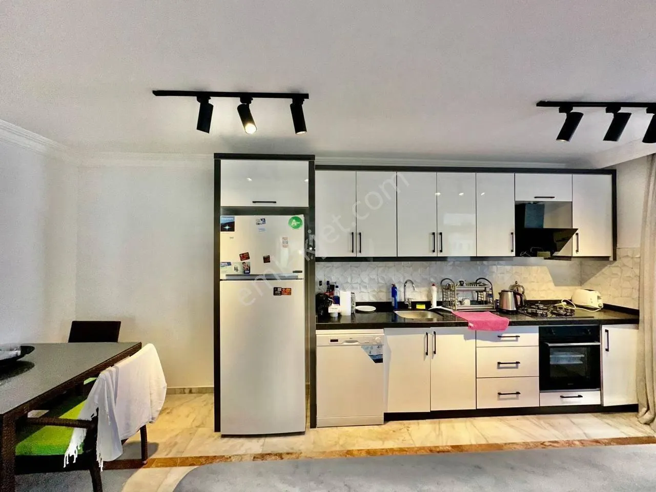Apartment, 3-room, 130 m²