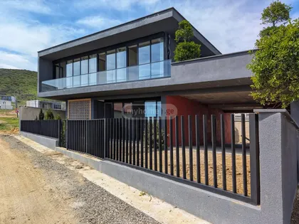 Дом, 5-комн., 290 м²