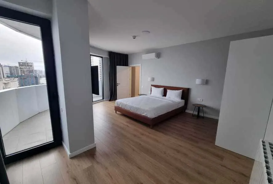Квартира, 3-комн., 121 м²