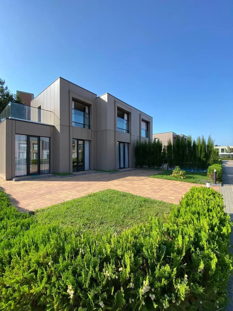 House, 4-room, 145 m²