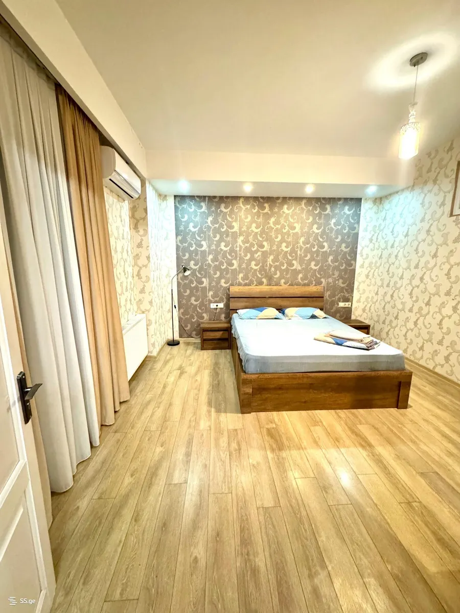 Квартира, 3-комн., 100 м²