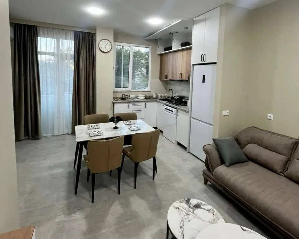 Квартира, 3-комн., 65 м², Roial Palas