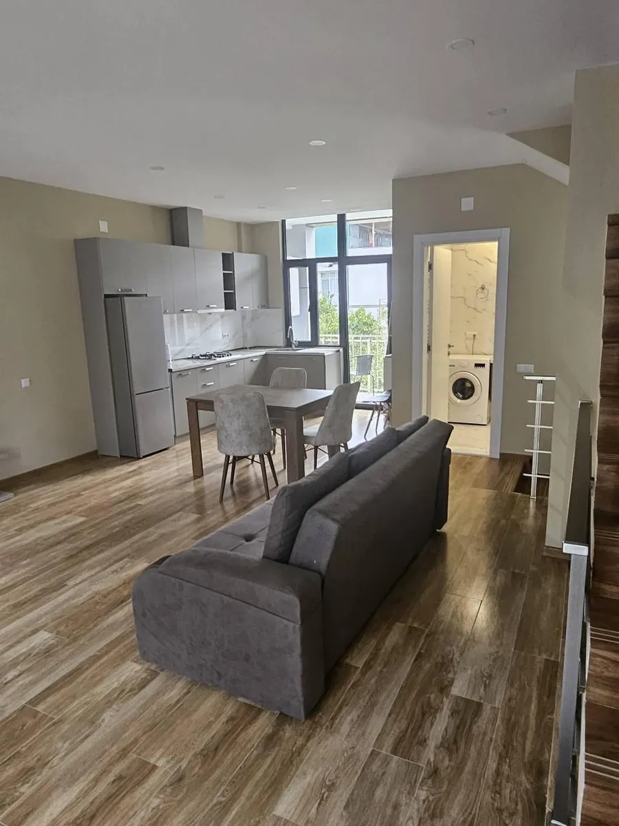 House, 4-room, 220 m²