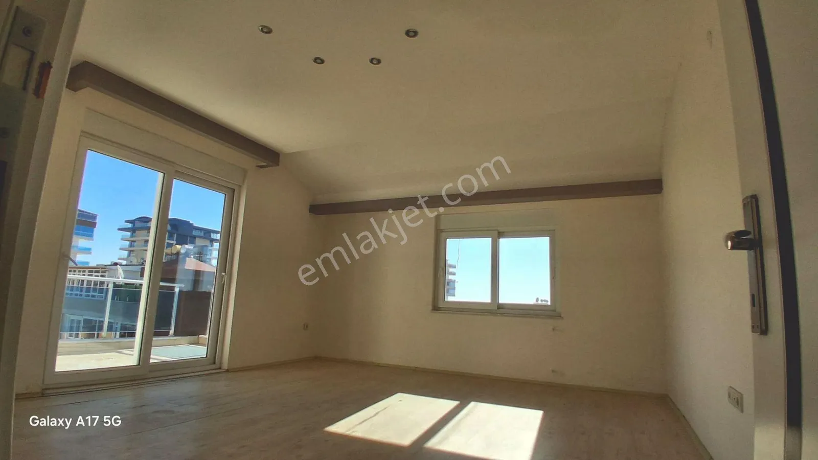 Apartment, 7-room, 300 m²