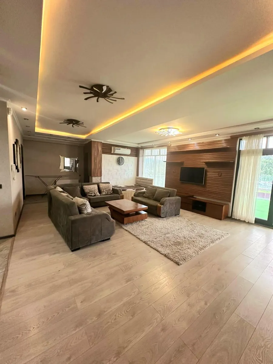 House, 6-room, 600 m²