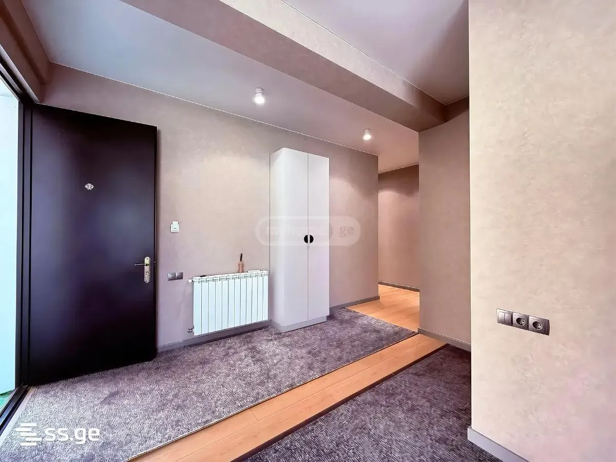 Дом, 3-комн., 600 м²