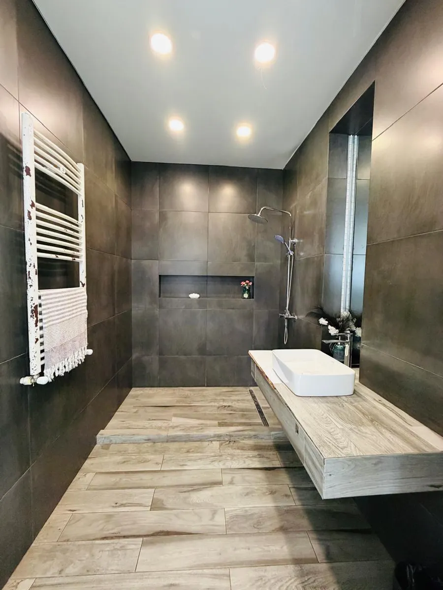 House, 5-room, 250 m²