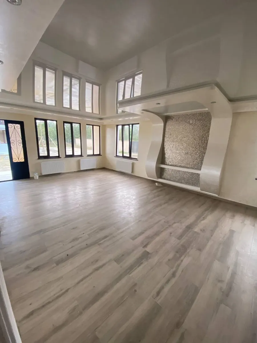 House, 5-room, 250 m²