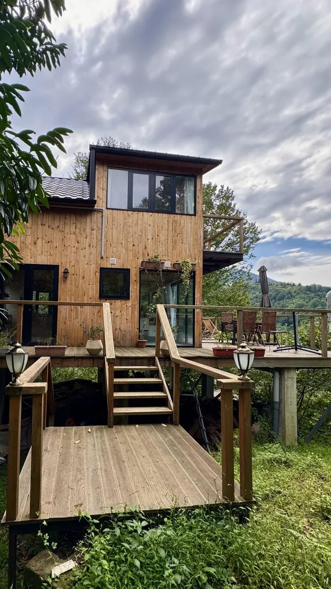 House, 3-room, 210 m²