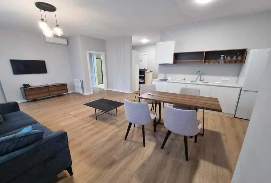Квартира, 3-комн., 121 м²