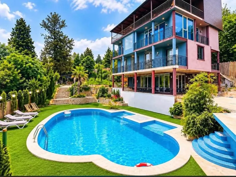 House, 6-room, 500 m²