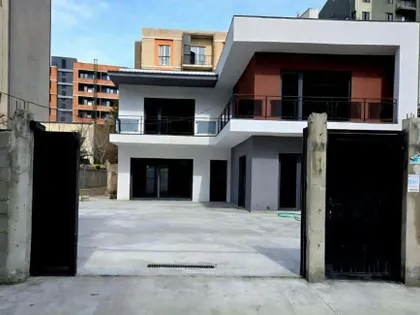 Дом, 5-комн., 280 м²
