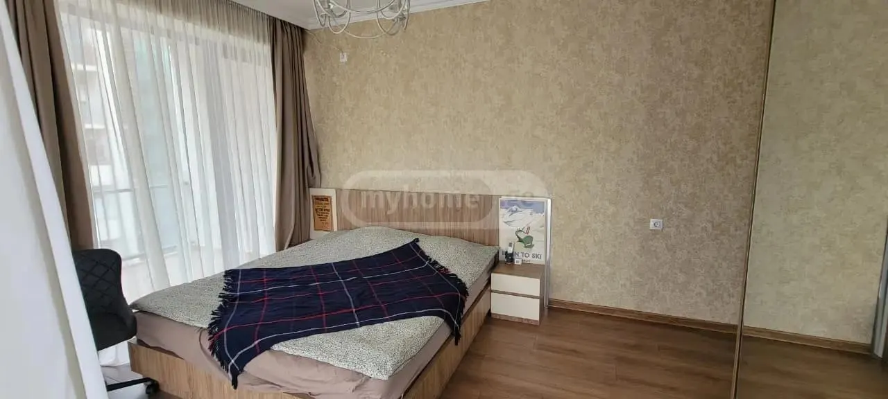 Квартира, 3-комн., 141 м²