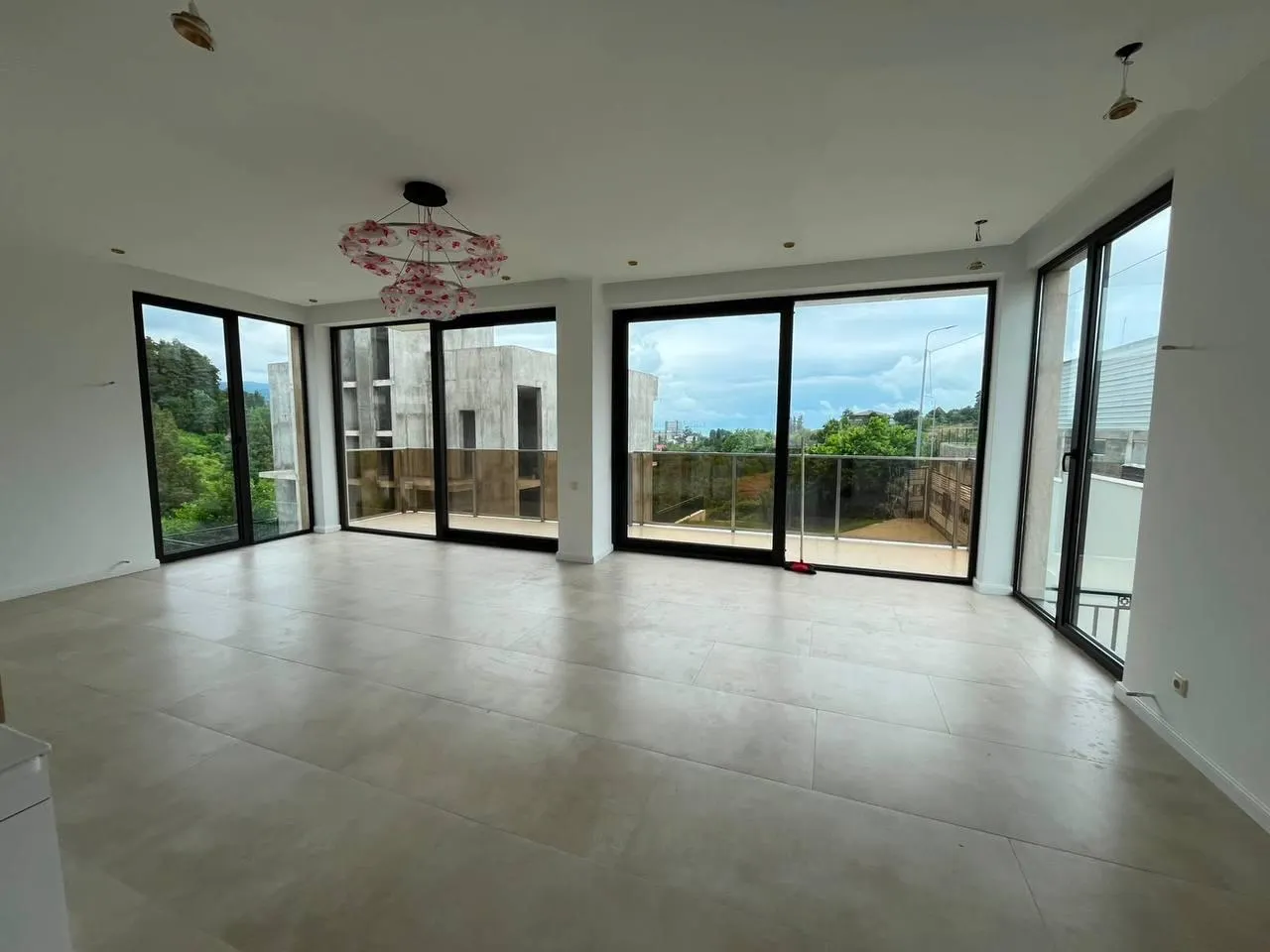 House, 4-room, 350 m²