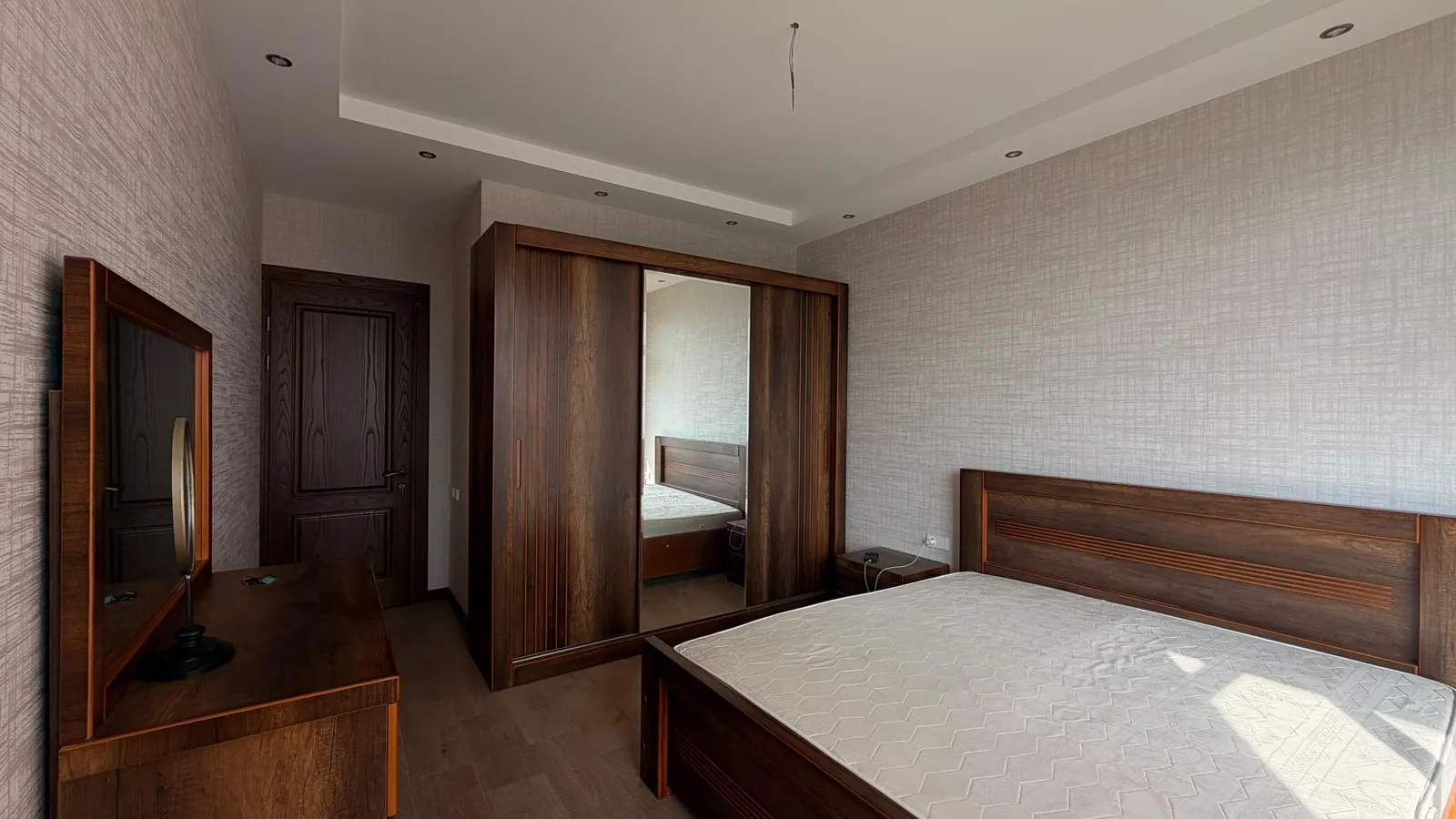 Квартира, 3-комн., 77 м²