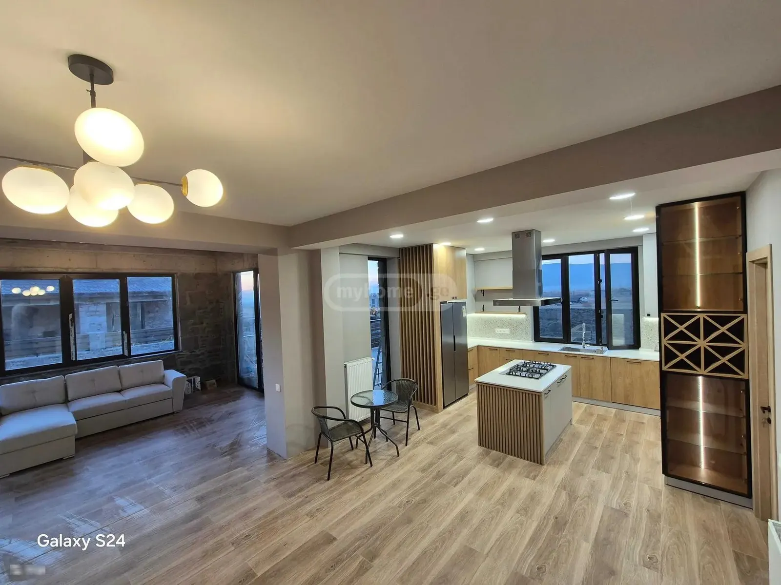 Дом, 7-комн., 240 м²