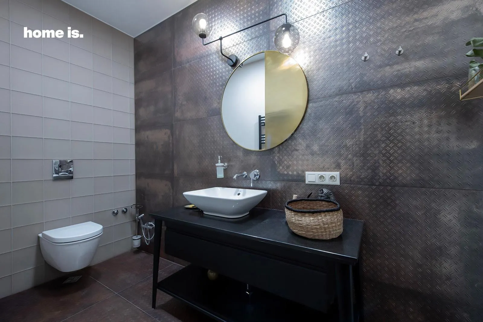 House, 10-room, 600 m²