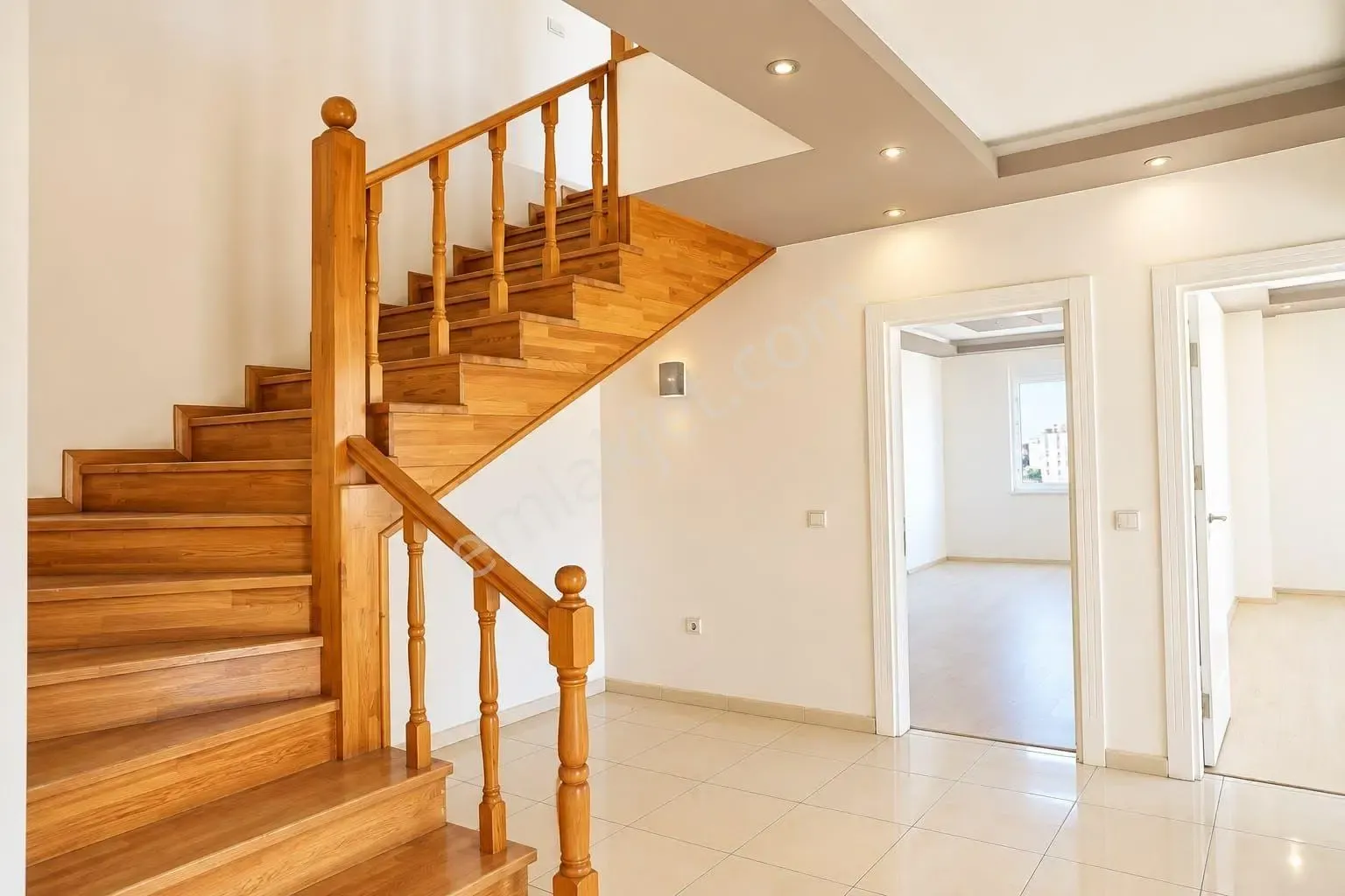 Apartment, 8-room, 290 m²