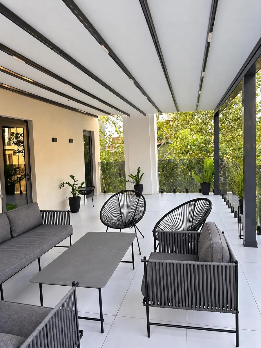 House, 4-room, 220 m²