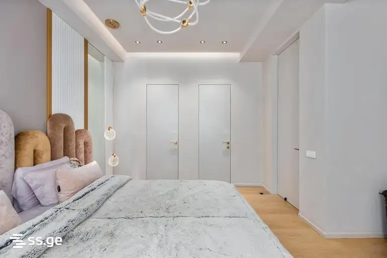Apartment, 5-room, 240 m²
