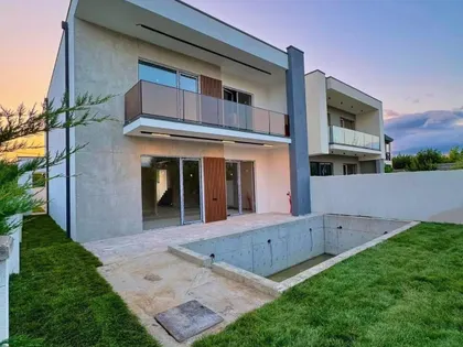 Дом, 5-комн., 250 м²