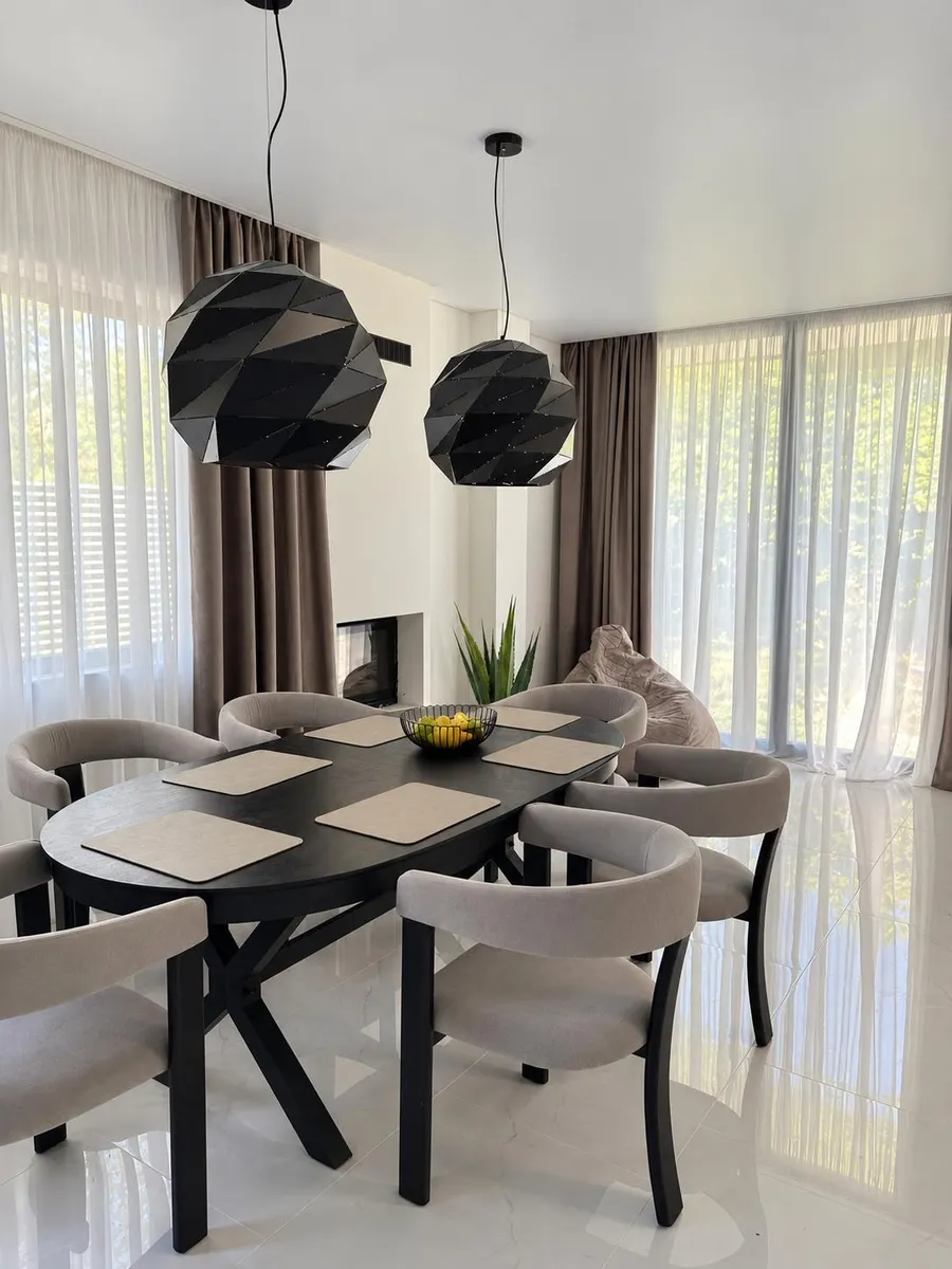 House, 4-room, 220 m²