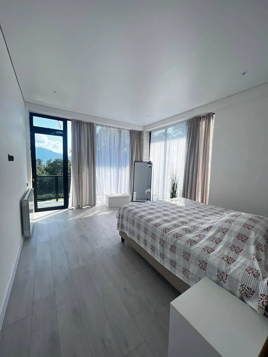 Дом, 4-комн., 280 м²