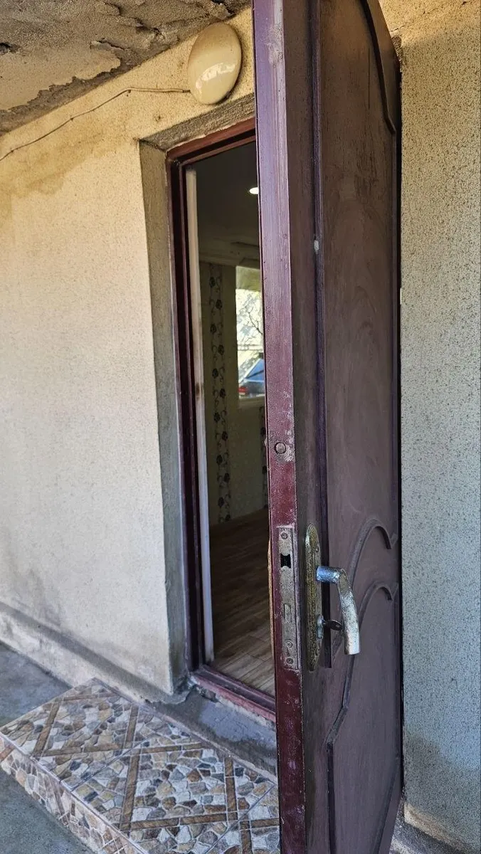 House, 6-room, 250 m²