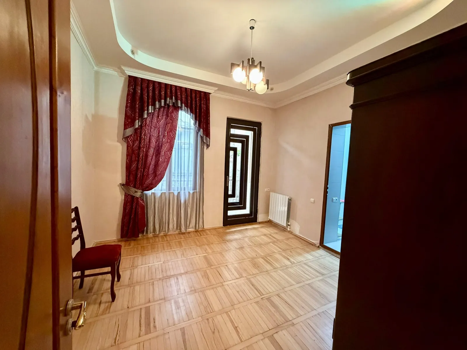 Дом, 7-комн., 370 м²