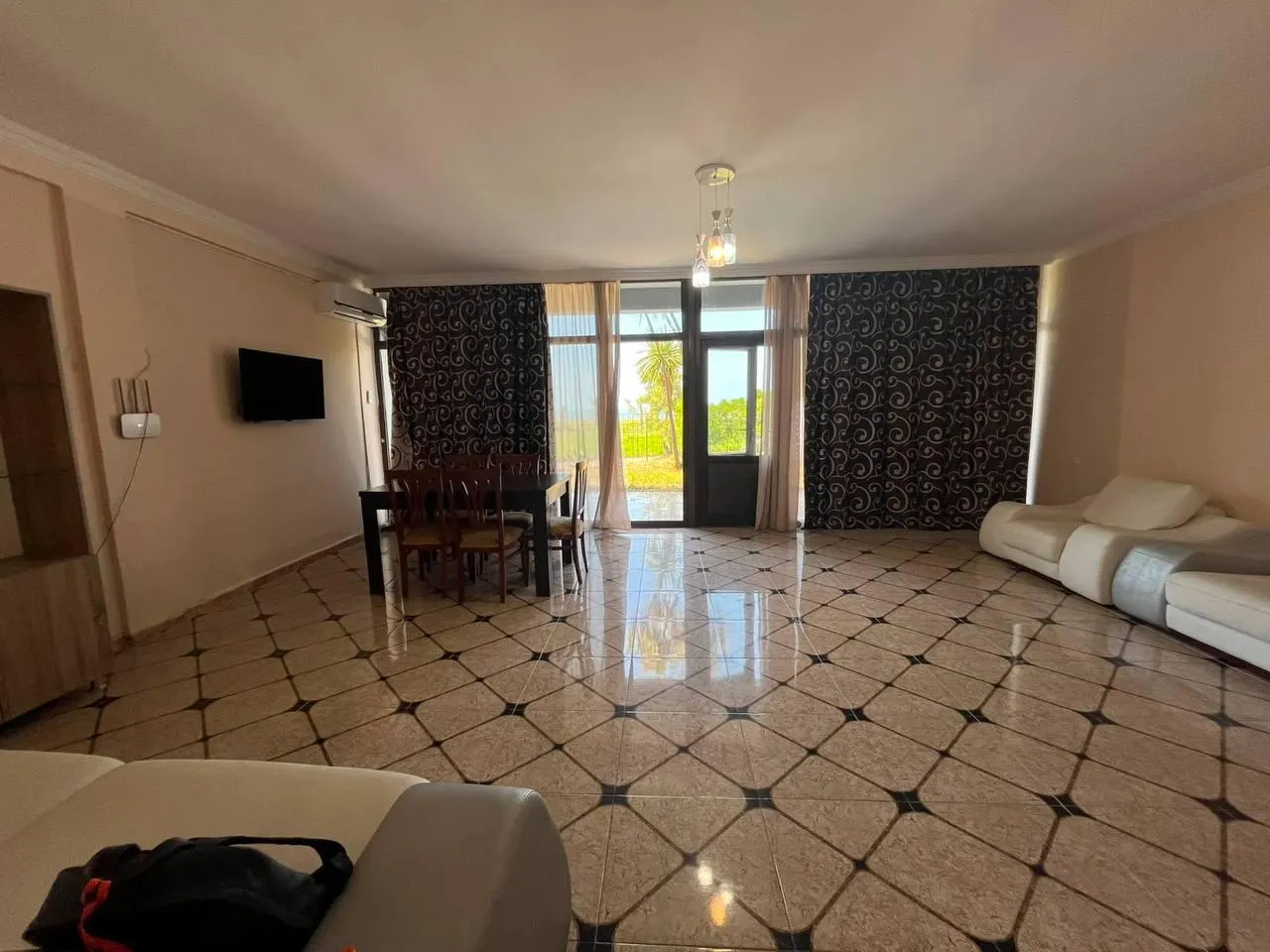 House, 5-room, 200 m²