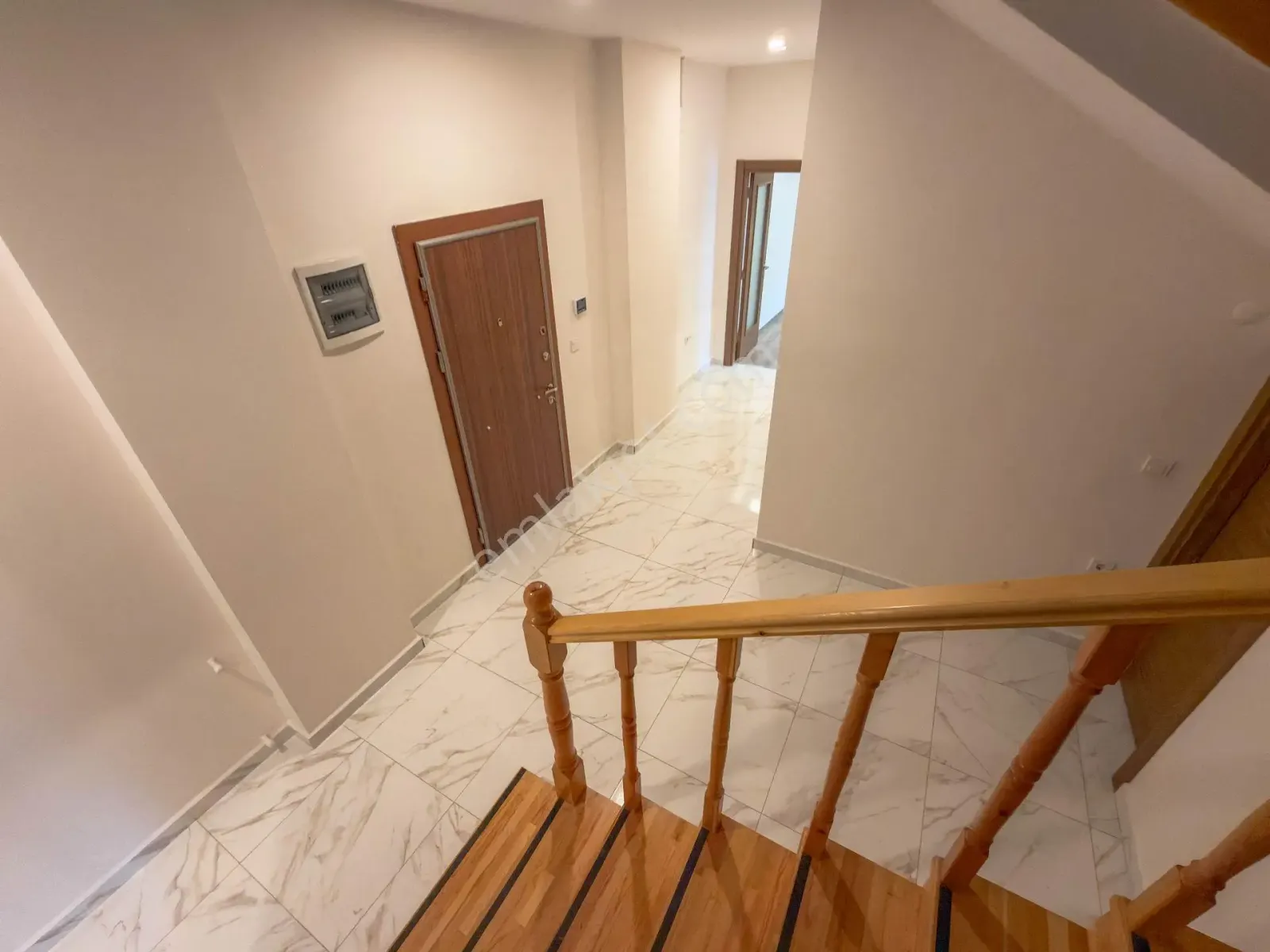Apartment, 5-room, 182 m²