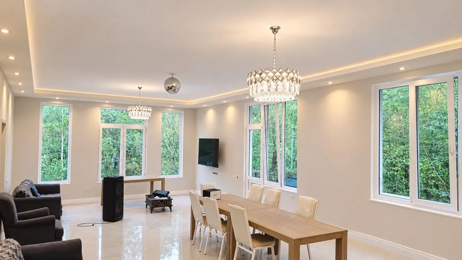 Дом, 5-комн., 250 м²