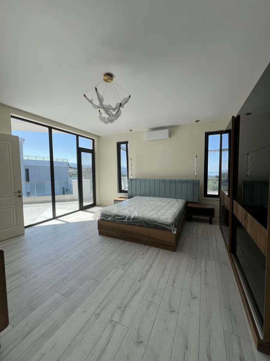 House, 6-room, 417 m²
