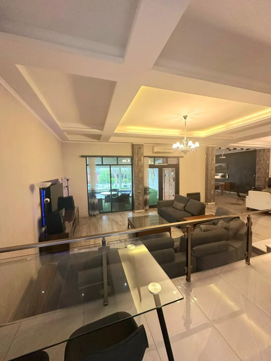 House, 6-room, 600 m²